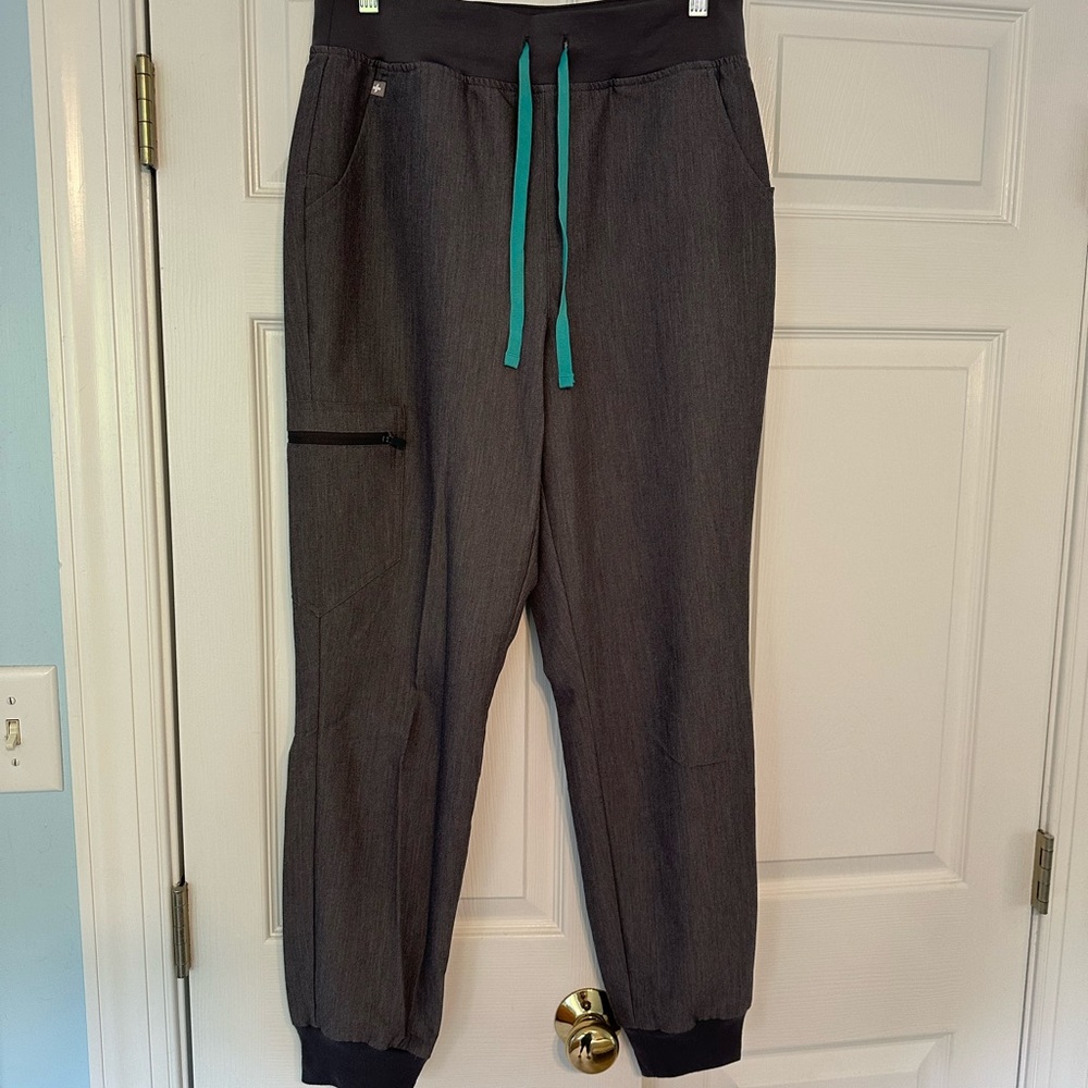 Figs- Women's High Waisted Zamora Jogger Scrub Pants in Graphite